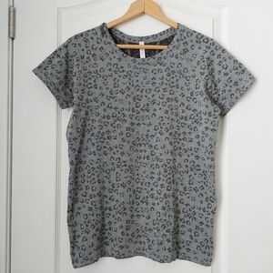 Athleta Animal Print T-Shirt Gray Size Large